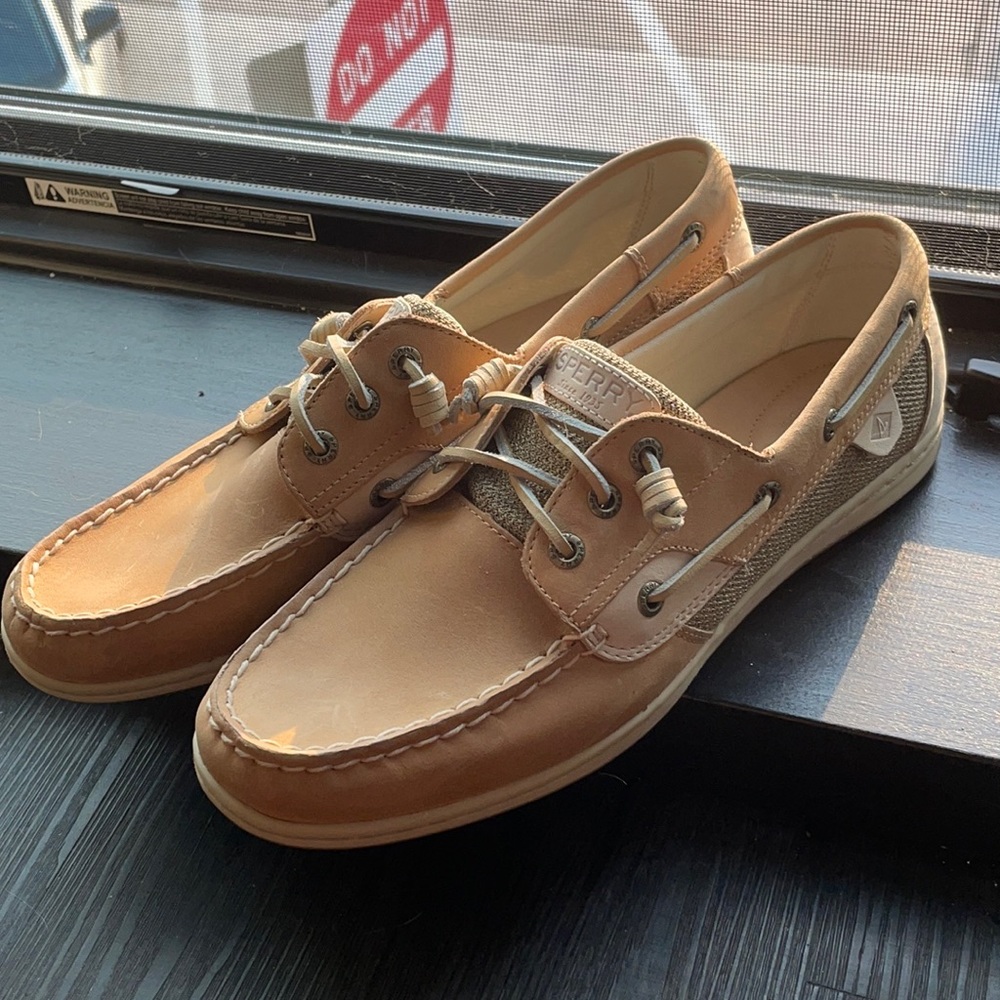 NWOT Women’s Tan Songfish Boat Shoes